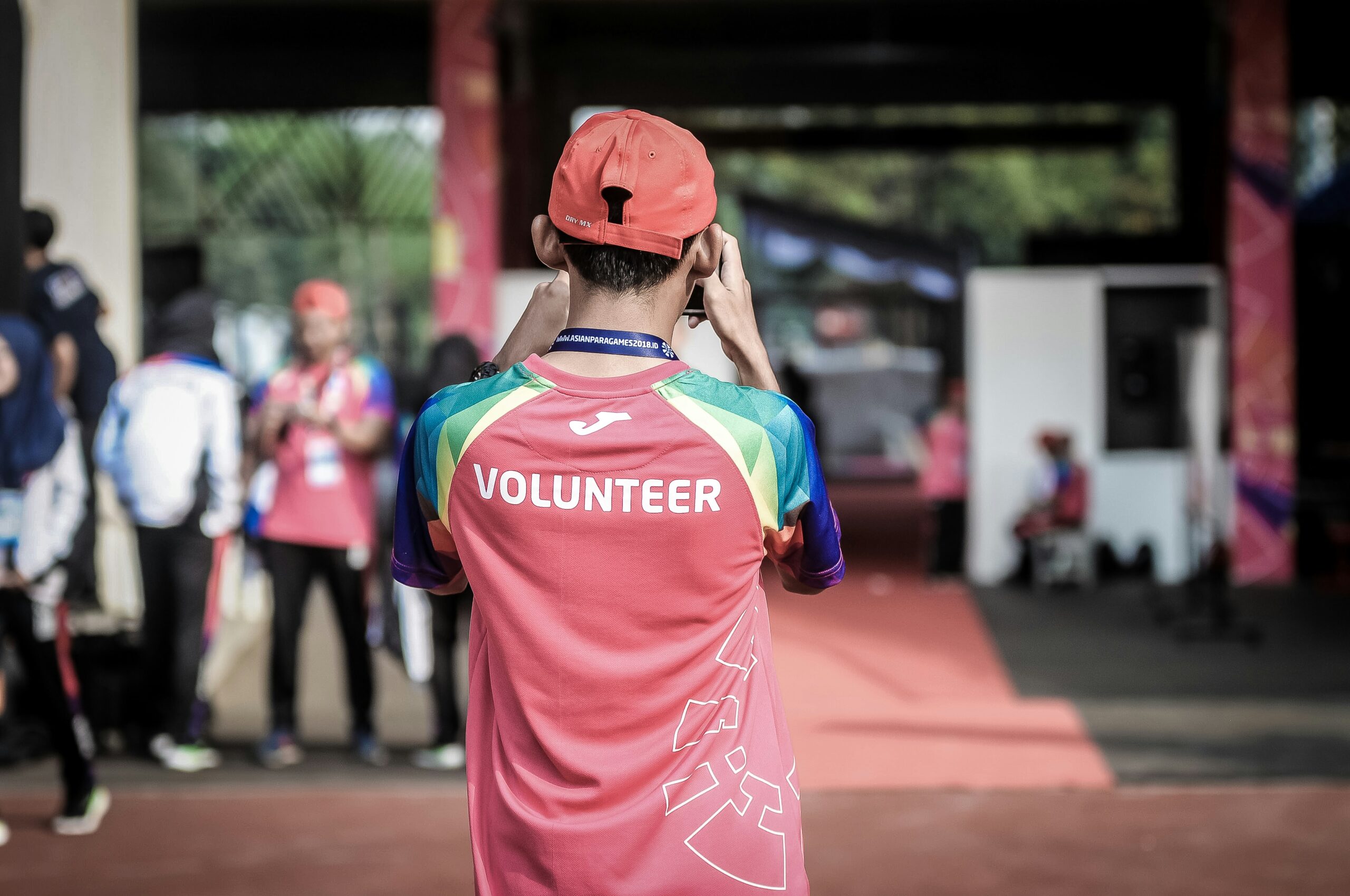 A picture showing a person wearing a volunteer shirt
